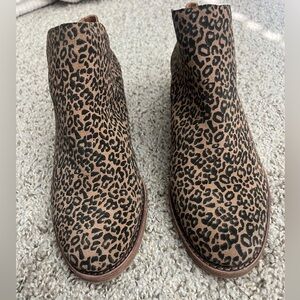 Gianni Bini Cheetah Print booties size 8.5